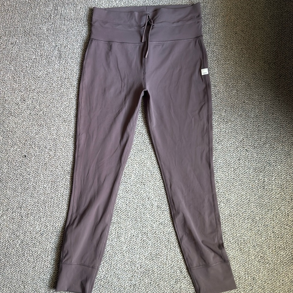 NWOT Vuori Daily Legging - Chocolate